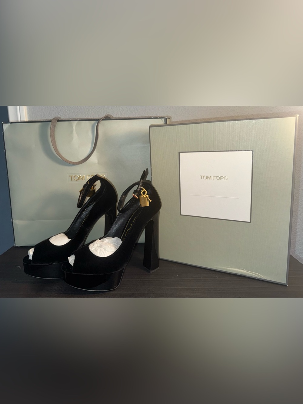 LIKE NEW TOM FORD PADLOCK VELVET PLATFORM PUMPS